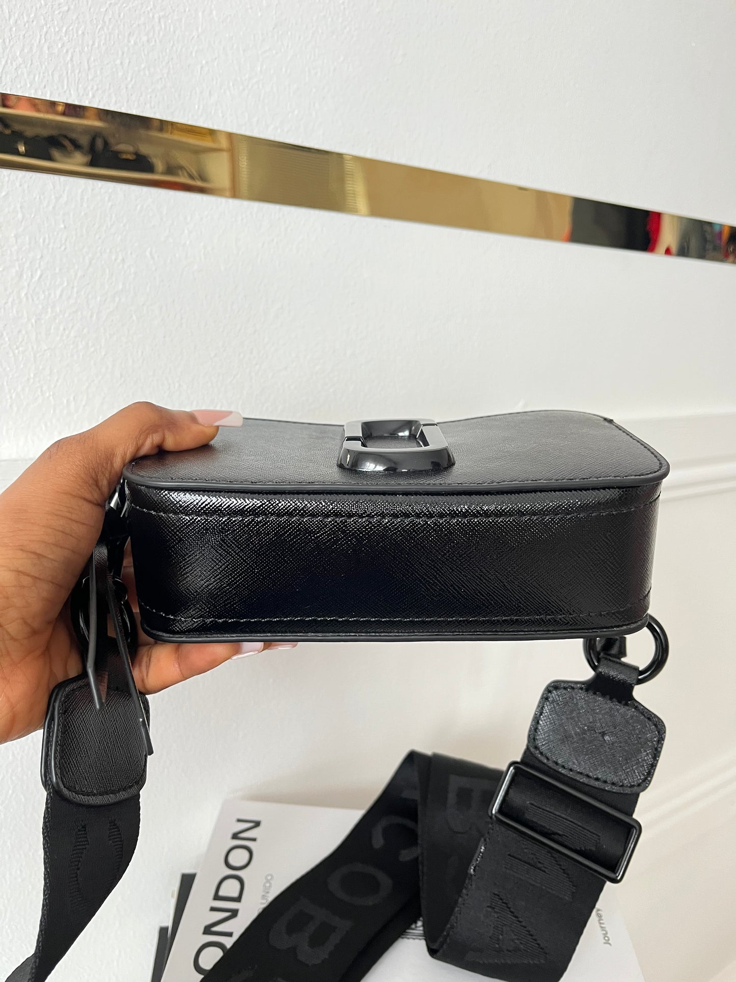 Thessally Cam Shot Bag