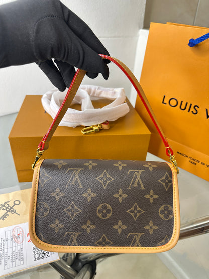 Vintage Belt Baguette