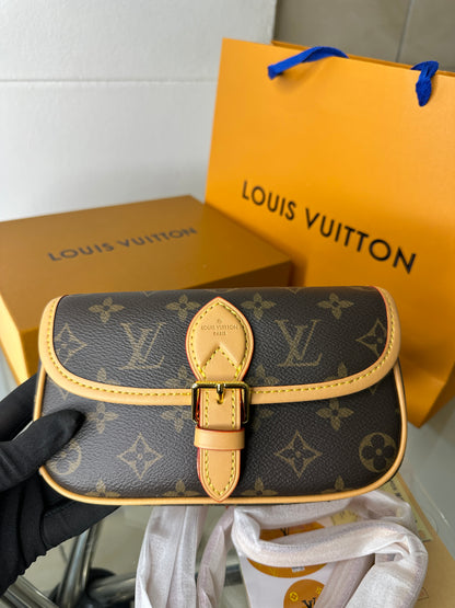 Vintage Belt Baguette