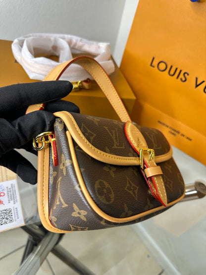 Vintage Belt Baguette