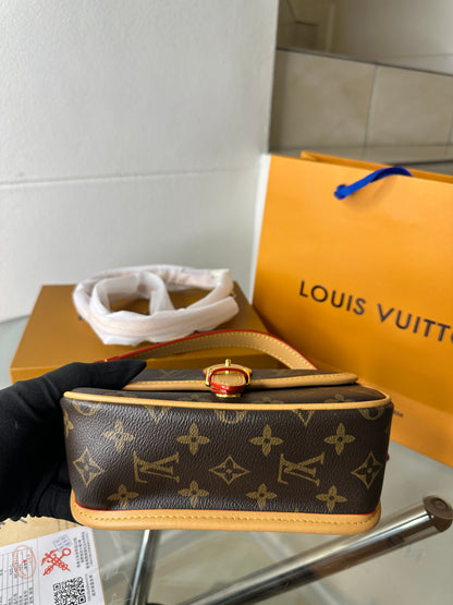 Vintage Belt Baguette