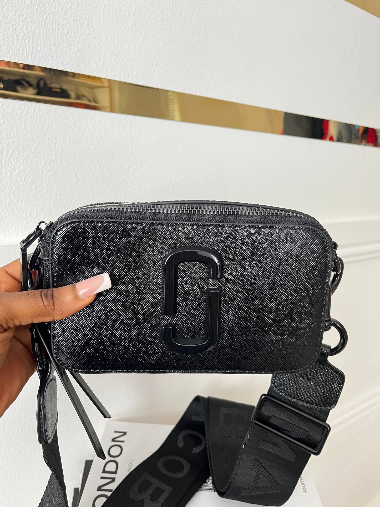 Thessally Cam Shot Bag