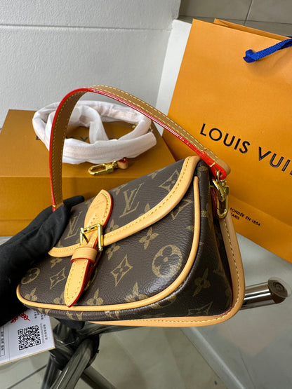 Vintage Belt Baguette