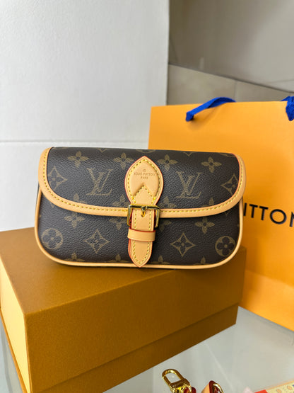 Vintage Belt Baguette