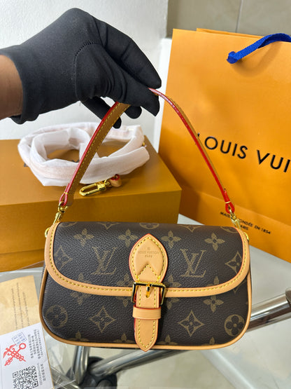 Vintage Belt Baguette