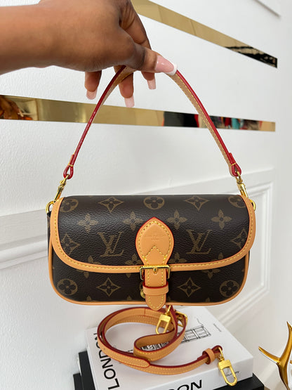 Vintage Belt Baguette