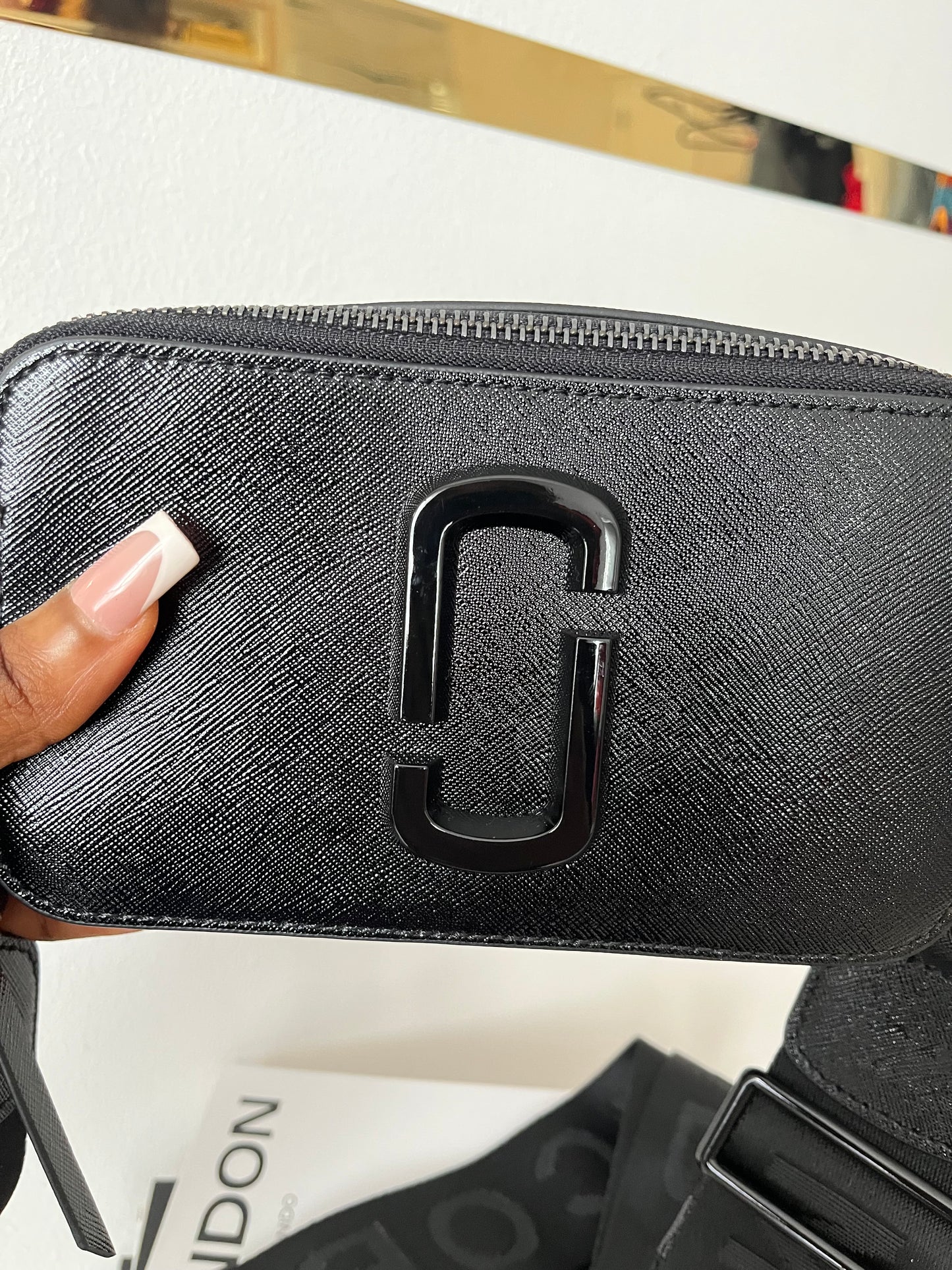 Thessally Cam Shot Bag