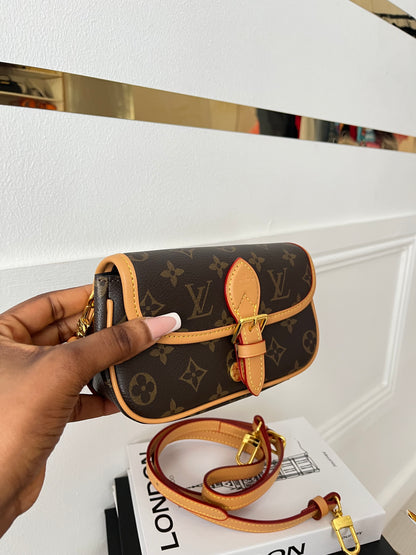 Vintage Belt Baguette